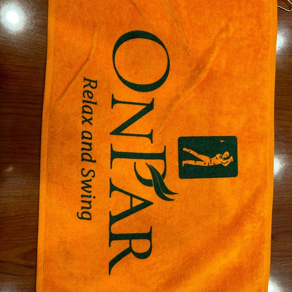 OnPar Golf Towel 16” X 25” - New with clip for golf bag - Orange with green logo - Picture 1 of 2